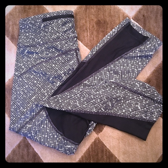 🔥🔥Nike Dri-Fit crop pants—black and white.  XS - Picture 7 of 7